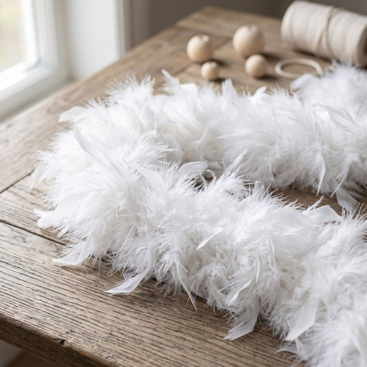Boa de Plumas Blanca 180 cm — Decoración para Disfraces y Eventos en Chile - Sartoria Studio