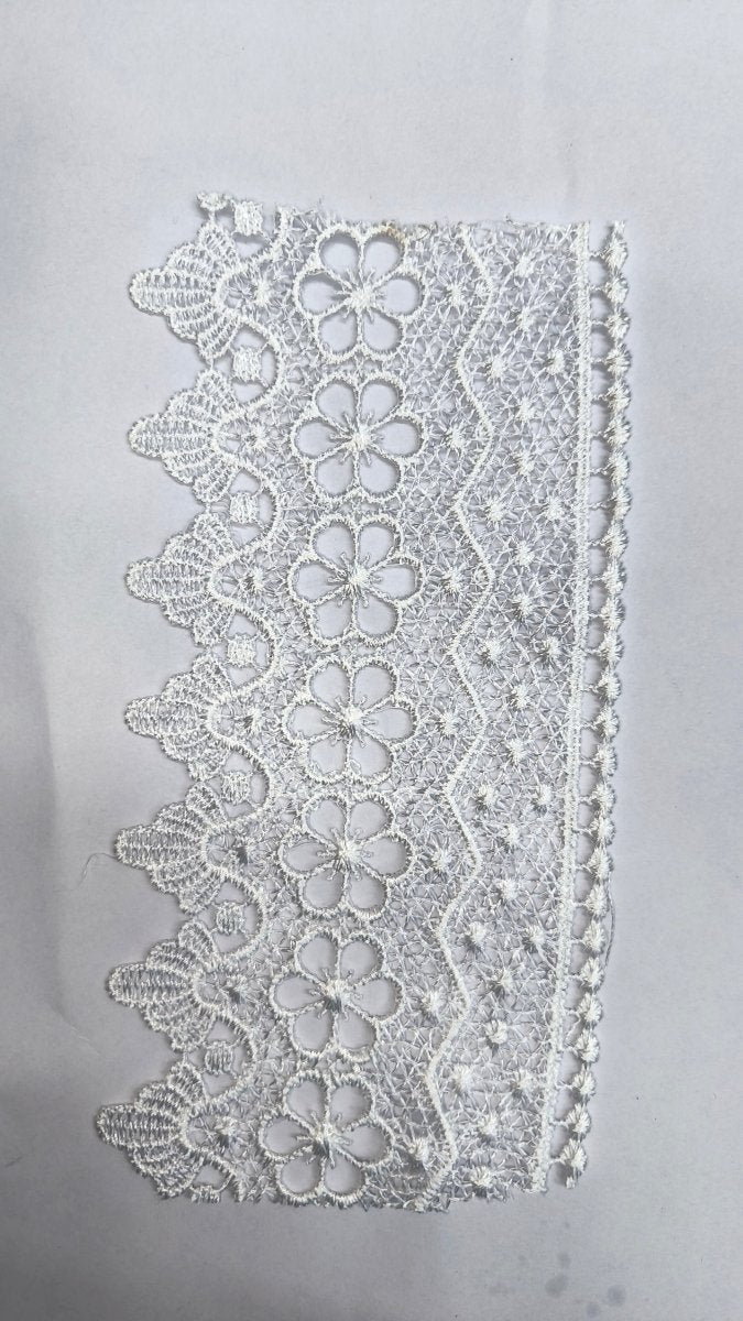 Encaje de Guipur Ancho con Flores Festoneado Blanco 8 cm — mercería Sartoria Studio, Independencia 395