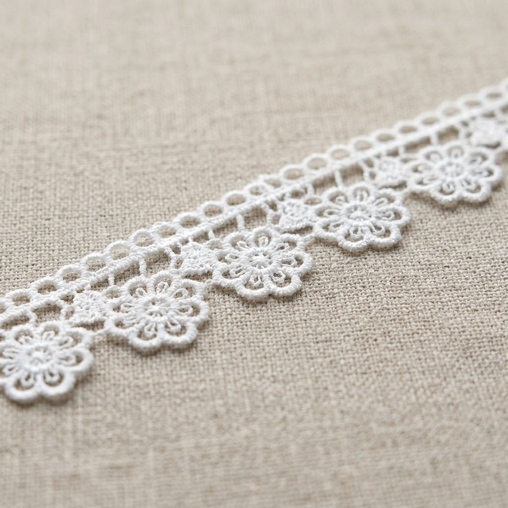 Encaje de Guipur Festoneado con Flores Angosto Blanco 3.5 cm — Sartoria Studio