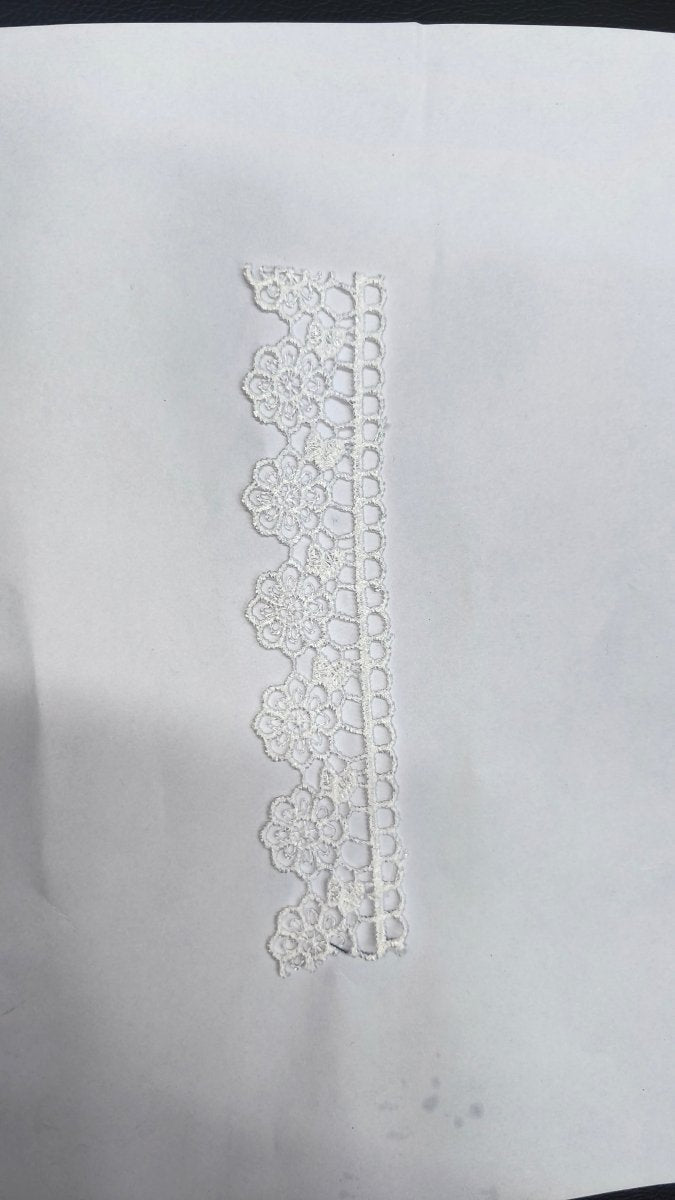 Encaje de Guipur Festoneado con Flores Angosto Blanco 3.5 cm — mercería Sartoria Studio, Independencia 395