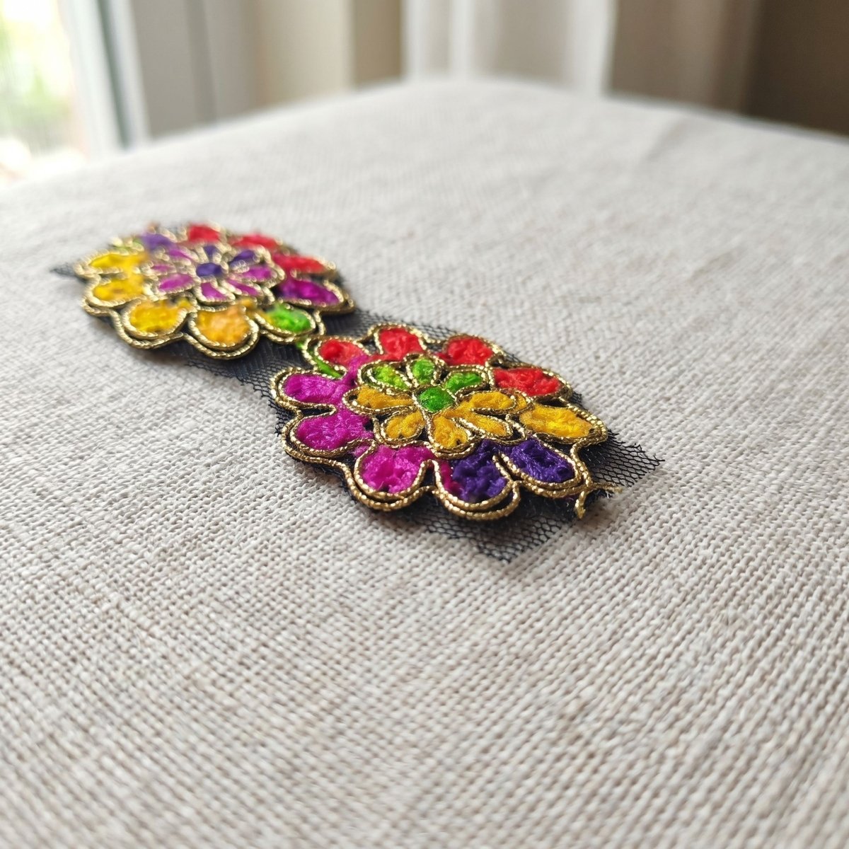 Galón Floral Multicolor Bordado con Hilo Dorado sobre Tul — Sartoria Studio Main image