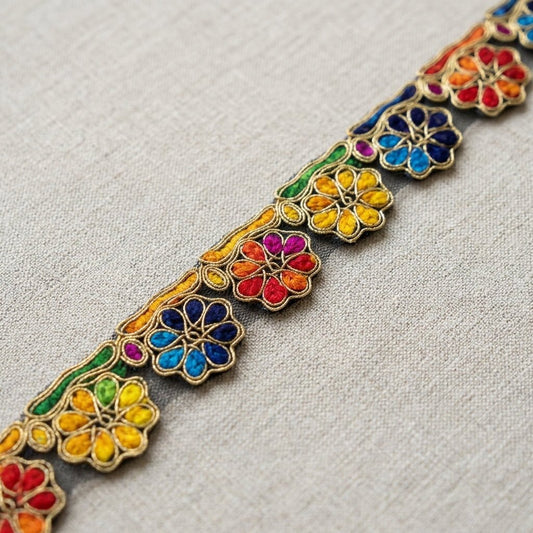 Pasamanería Floreada Multicolor con Detalles Dorados x Metro decorativa — Sartoria Studio