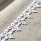Tira de Guipur Flores y Hojas Blanco 3 cm — Sartoria Studio