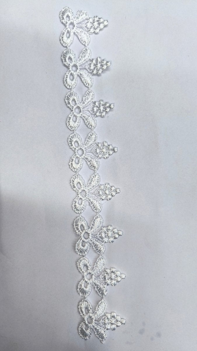 Tira de Guipur Flores y Hojas Blanco 3 cm — mercería Sartoria Studio, Independencia 395