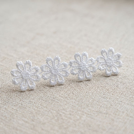 Tira de Margaritas de Guipur Pequeñas Blanco — Sartoria Studio